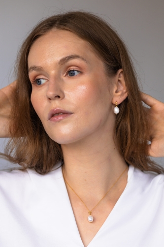 Naszyjnik AMORE zawieszka z naturalną perłą
